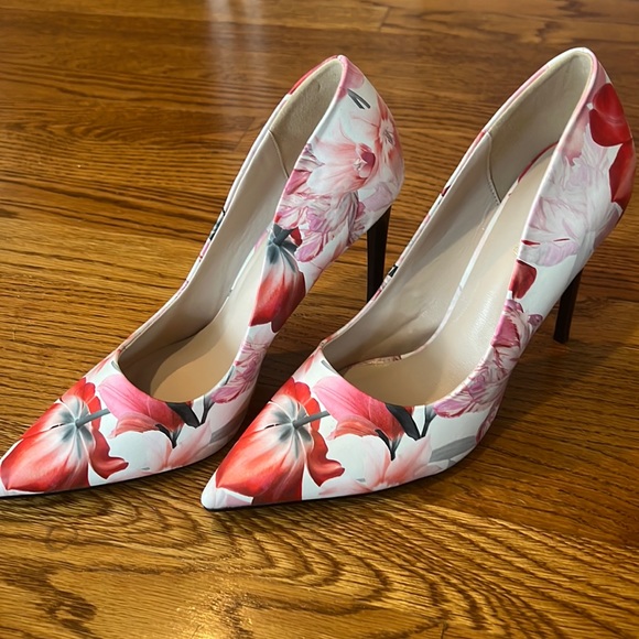 Le chateau size 9 - Picture 1 of 2